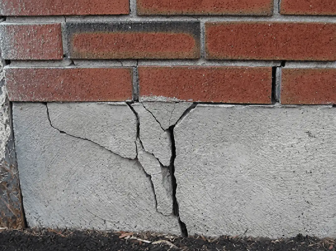 Concrete foundation with serious structural damage in Albuquerque, NM