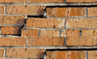 Brick wall with serious structural damage in Albuquerque, NM